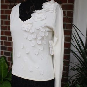 EVENING SWEATER IN IVORY WITH SOFT APPLIQUÉS